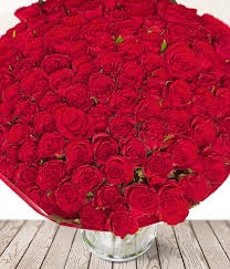 Luxury 100  Red Roses Extravaganza